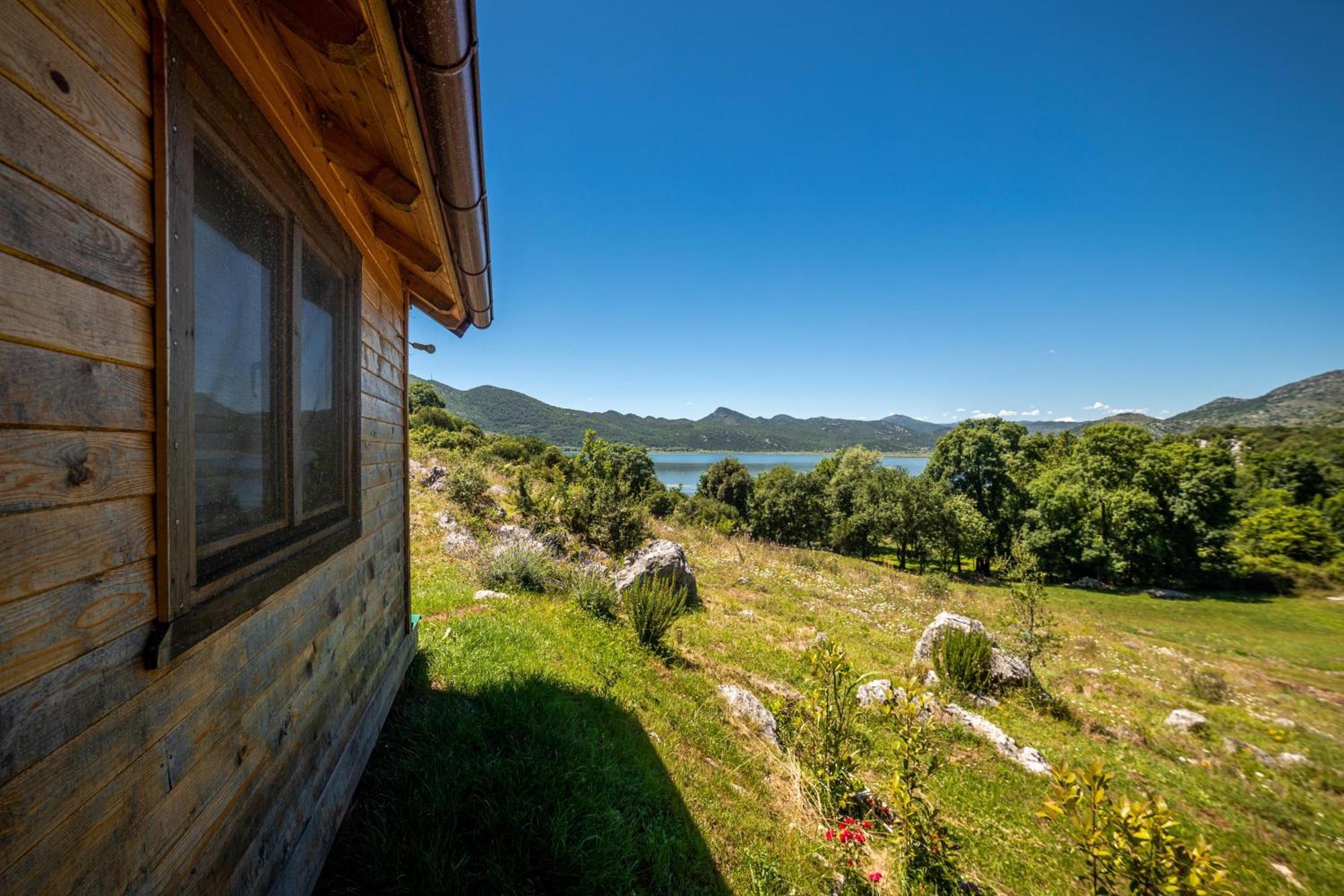Boljesestre Lake Retreat Golubovci Exteriör bild